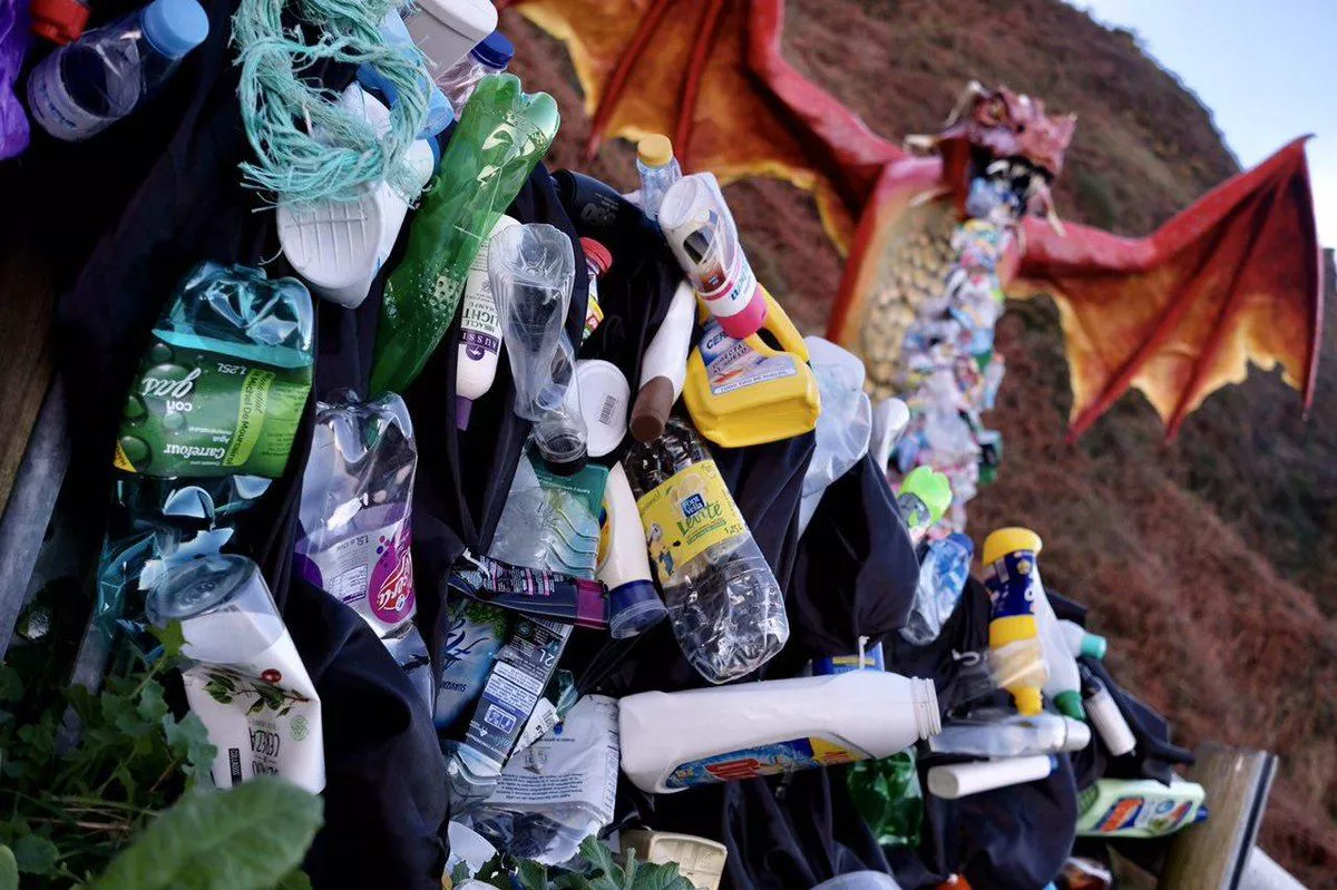 Greenpeacen dragoia Gaztelugatxen. Argazkia: Greenpeace