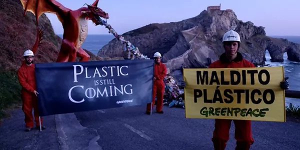 Greenpeacen dragoia Gaztelugatxen. Argazkia: Greenpeace