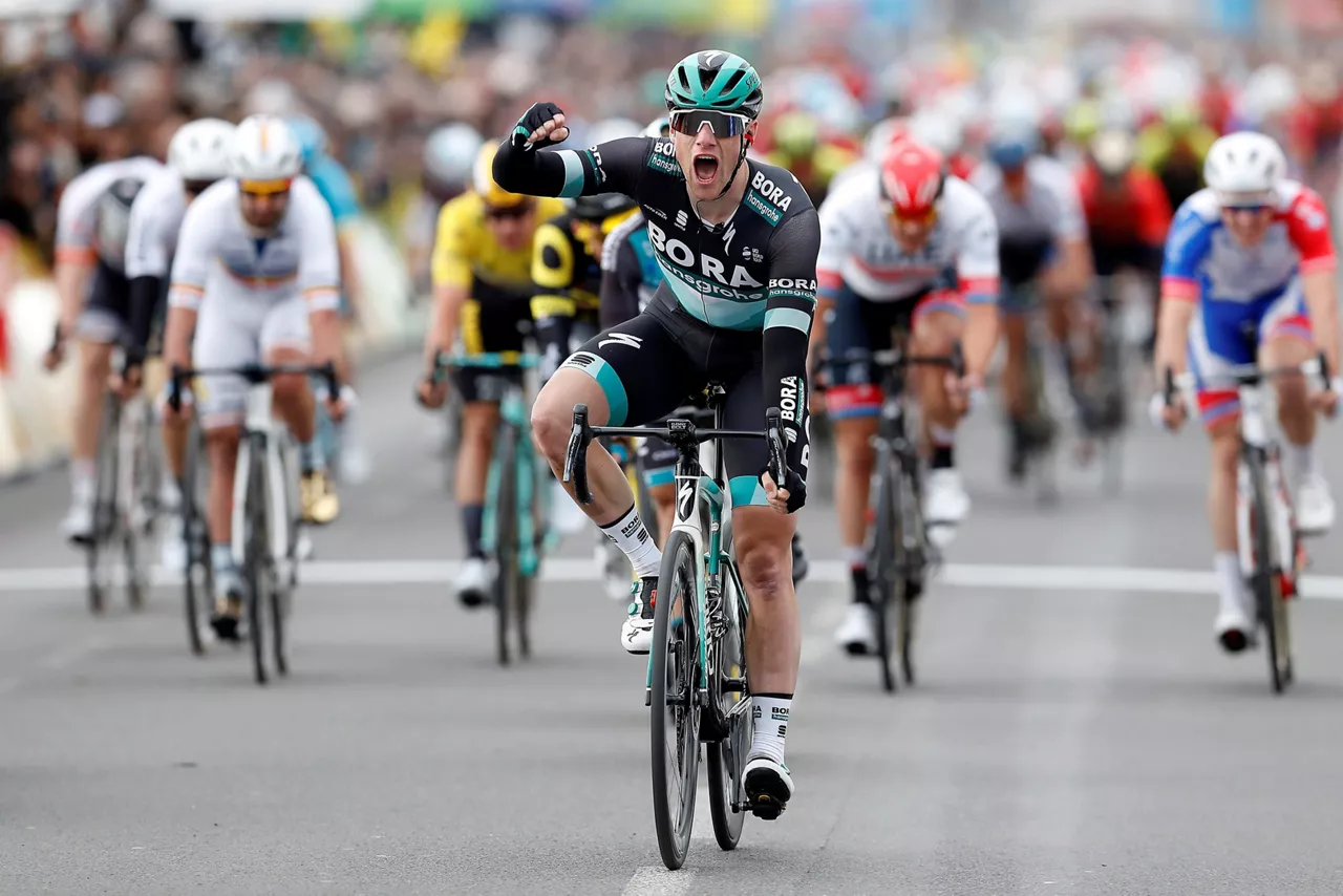 SAM BENNET PARISNIZA EFE