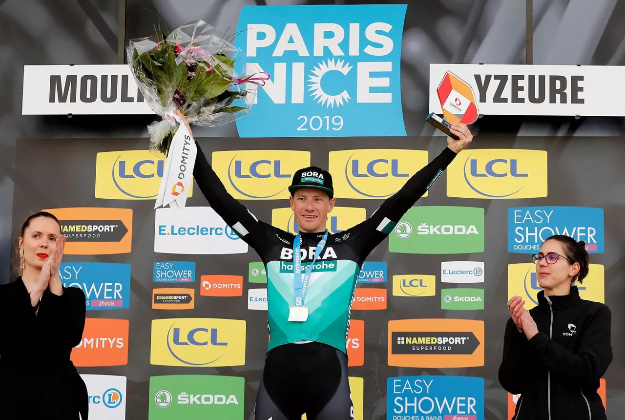 SAM BENNETT PODIUM PARISNIZA EFE