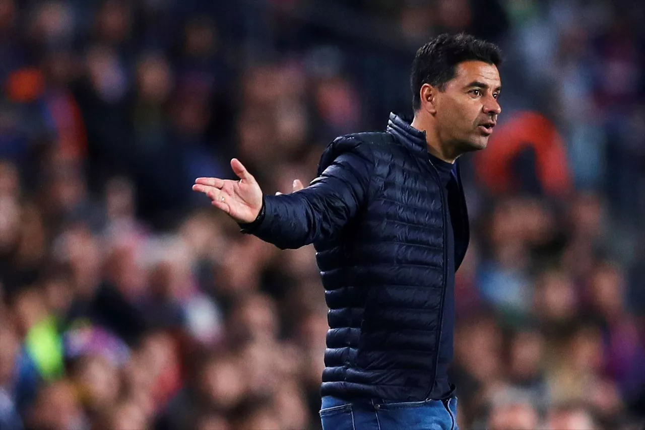 Míchel, durante el partido del Rayo Vallecano ante el Barcelona.