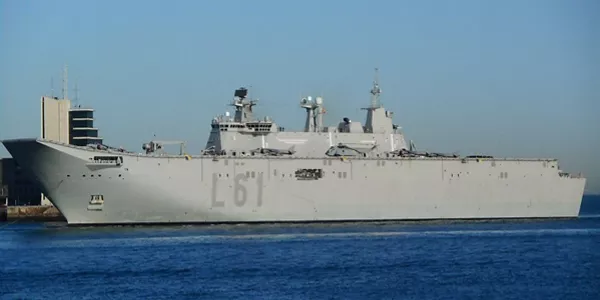 El portaviones 'Juan Carlos I' en Getxo. Foto: Iker Salgado.