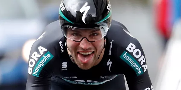 Maximilian Schachmann, llegando a meta en la contrarreloj. Foto: EFE