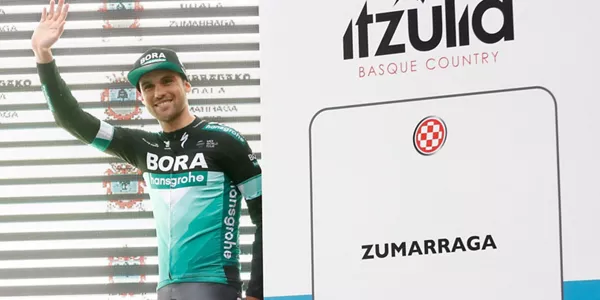 Maximilian Schachmann, en el podium. Foto: EFE