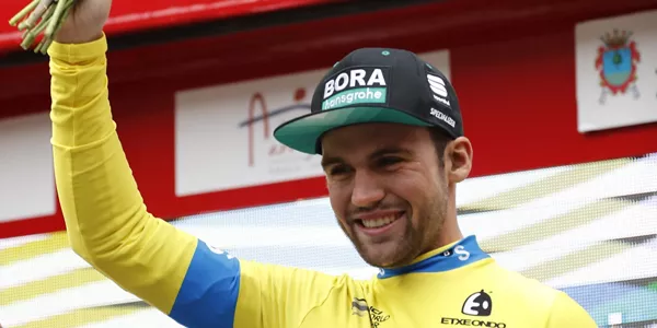 Schachmann, en el podium tras la cuarta etapa. Foto: EFE