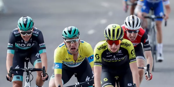 Maximilian Schachmann entrando en meta. Foto: EFE