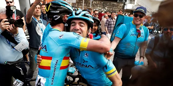 Ion Izagirre celebrando con el Astana
