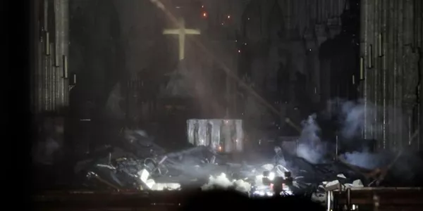 Interior de la catedral de Notre Dame (EFE)