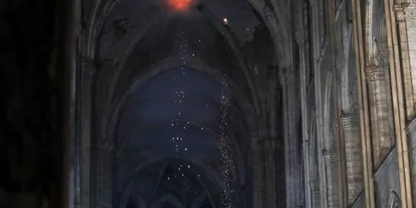 Interior de la catedral de Notre Dame (EFE)