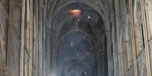 Interior de la catedral de Notre Dame (EFE)