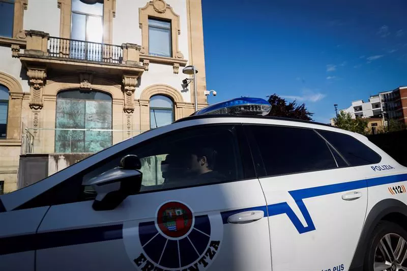 PALIZA DONOSTIA COCHE ERTZAINTZA AUTOA BORROKA DETENIDOS ATXILOTUAK EFE