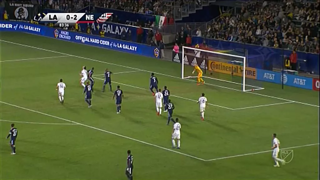 La Galaxy eta New England partidan, Zlatan Ibrahimoviek luxuzko aurrelaria dela demostratu du berriro ere MLS liga estatubatuarran gol ikaragarria eginda.