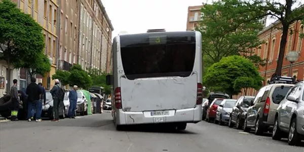 Autobus pierde las dos ruedas de atrás en Vitoria (@vg_policia)