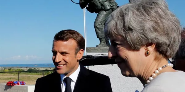 Emanuel Macron y Theresa May. Foto: EFE