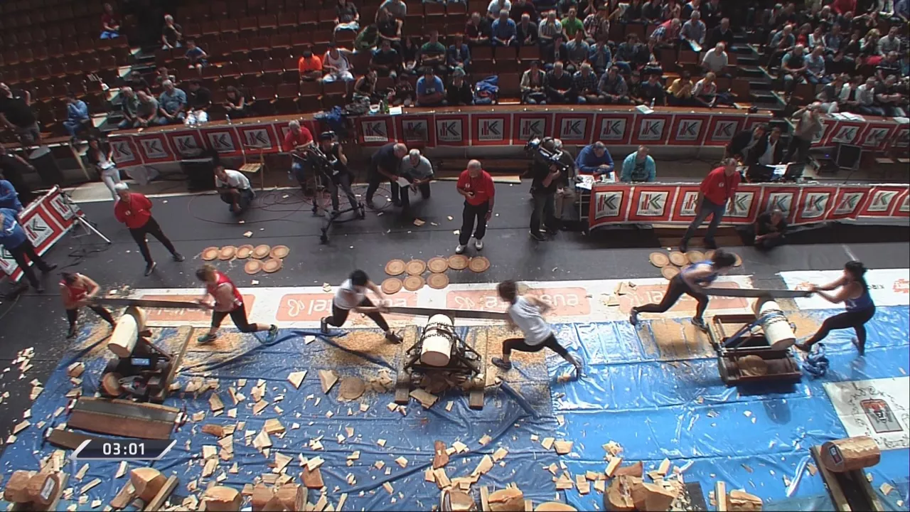 Iñigo Vicente ha vuelto a ganar la txapela del Urrezko Aizkolariak. Ni Mikel Larrañaga ni Julen Alberdi pudieron hacer frente al dominio del navarro en la final.