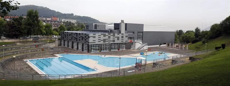 Imagen de archivo de las piscinas exteriores de Errekalde