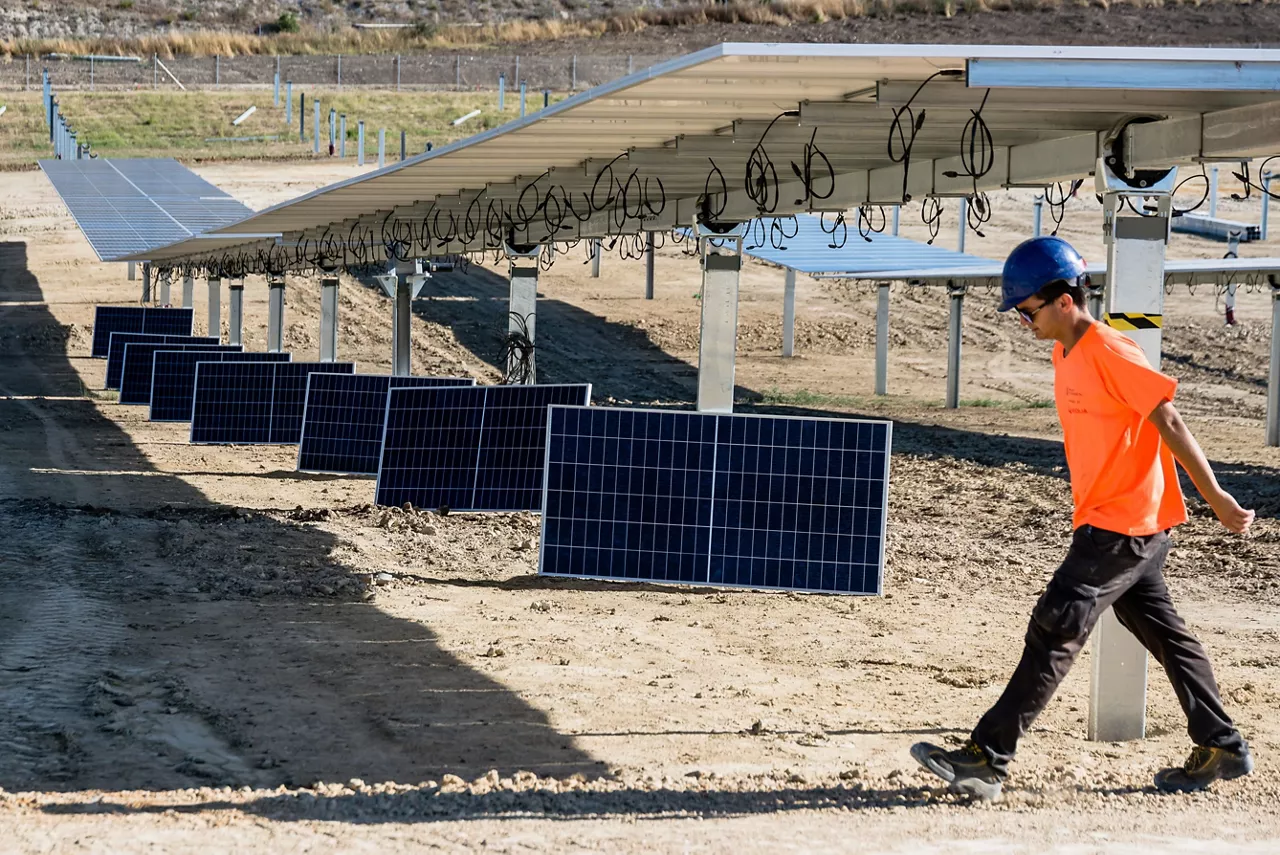 EGUZKI PLAKA PLACA SOLAR EKIAN EFE