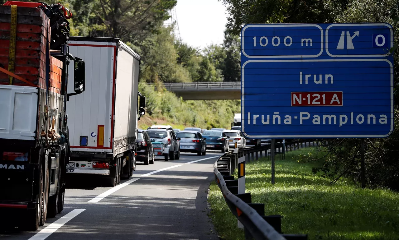 AUTO ILARAK CARAVANA BIRIATOU G7 CUMBRE GAILURRA TRAFIKOA TRAFICO EFE