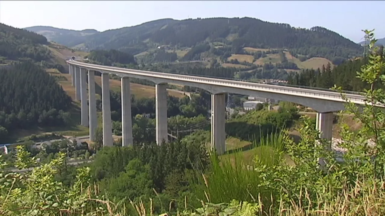 Obras de la Y vasca en una foto obtenida de un vídeo de EITB Media.
