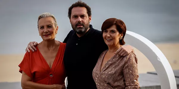 Elena Irureta, Aitor Gabilondo eta Ane Gabarain. Argazkia: EFE