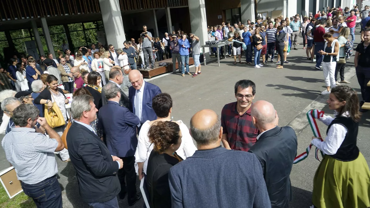 El liceo Bernat Etxepare, en el 50 aniversario de Seaska, la federación de ikastolas de Iparralde.