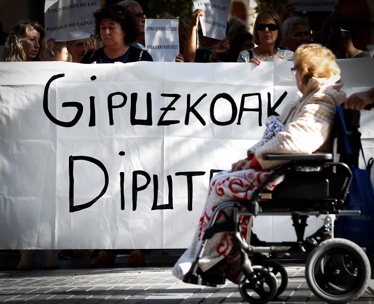 Imagen de una protesta de las familias de las personas usuarias. Foto: EFE.