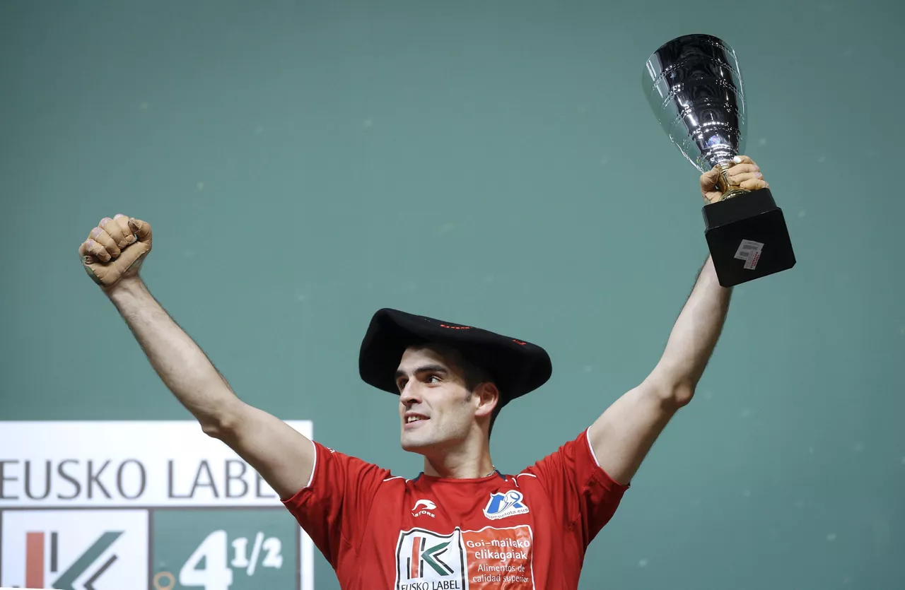 JOSEBA EZKURDIA TXAPELDUN EFE