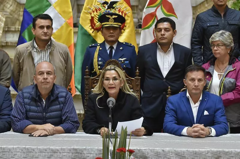 Jeanine Áñez y su gobierno, en una imagen de archivo de 2019. Foto: EFE