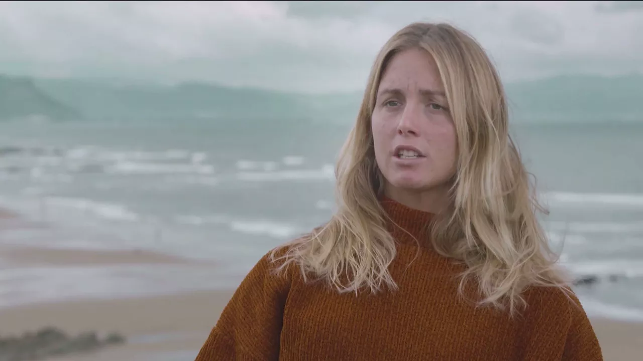 Leticia Canales surflaria, Sopelan.