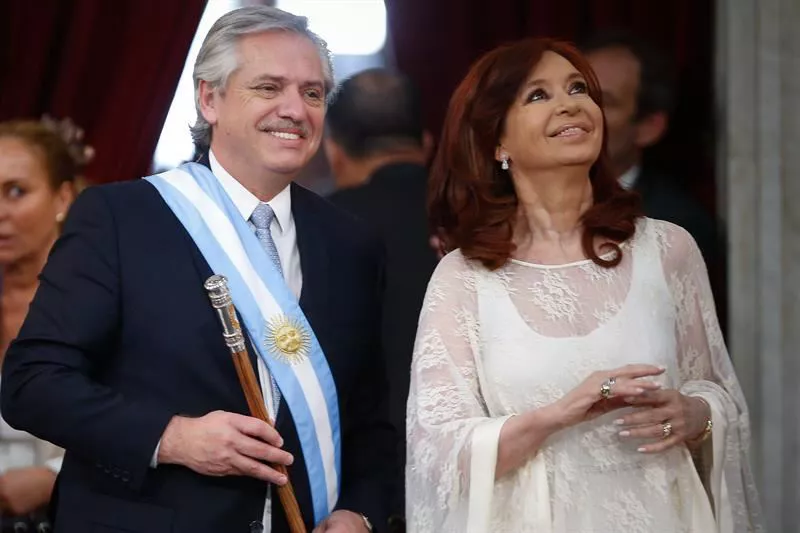 Alberto Fernandez Argentinako presidentea eta Cristina Fernandez presidenteordea