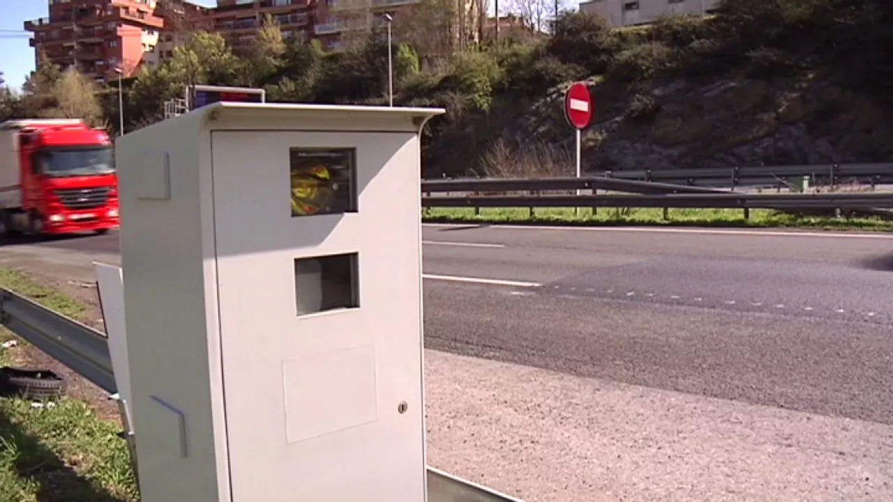 Radar bat iragartzeko kartela. Argazkia: EITB