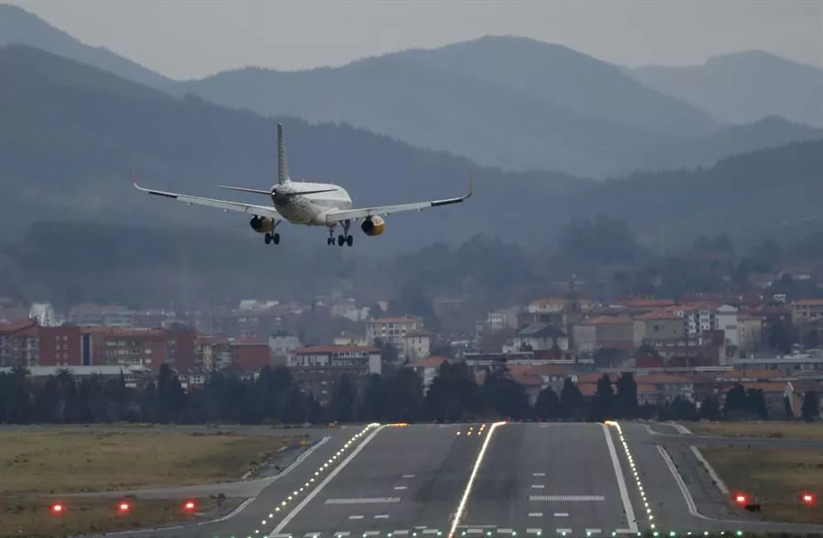 VIENTO AEROPUERTO LOIU BILBAO EFE