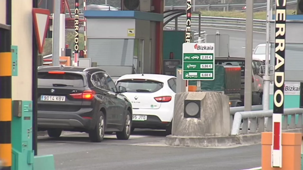 AP-8ko ordainleku bat. Artxiboko argazkia: EITB Media