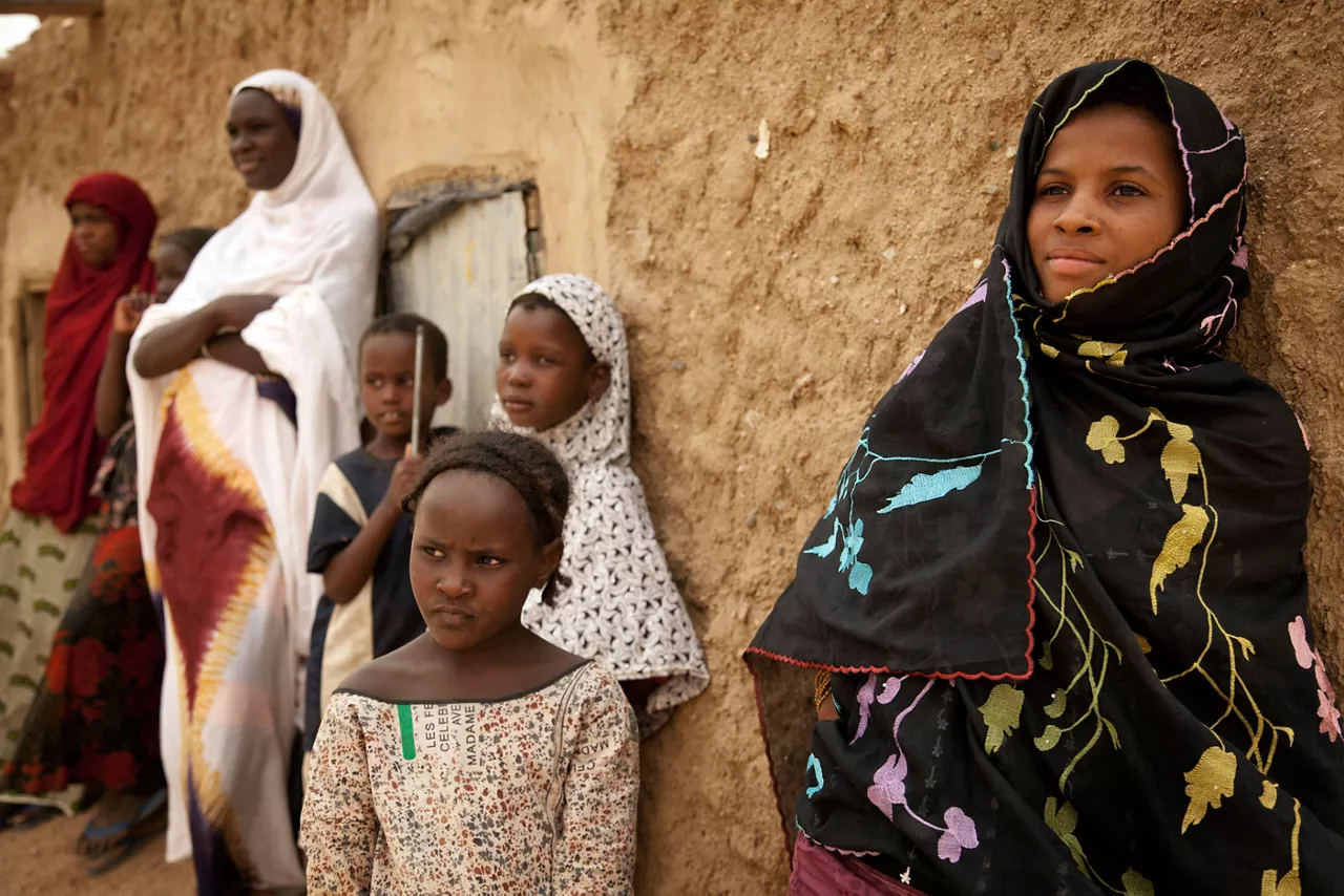 Malian girls stand in the shade in Kidal, North of Mali. Photo MINUSMA/Marco Dormino