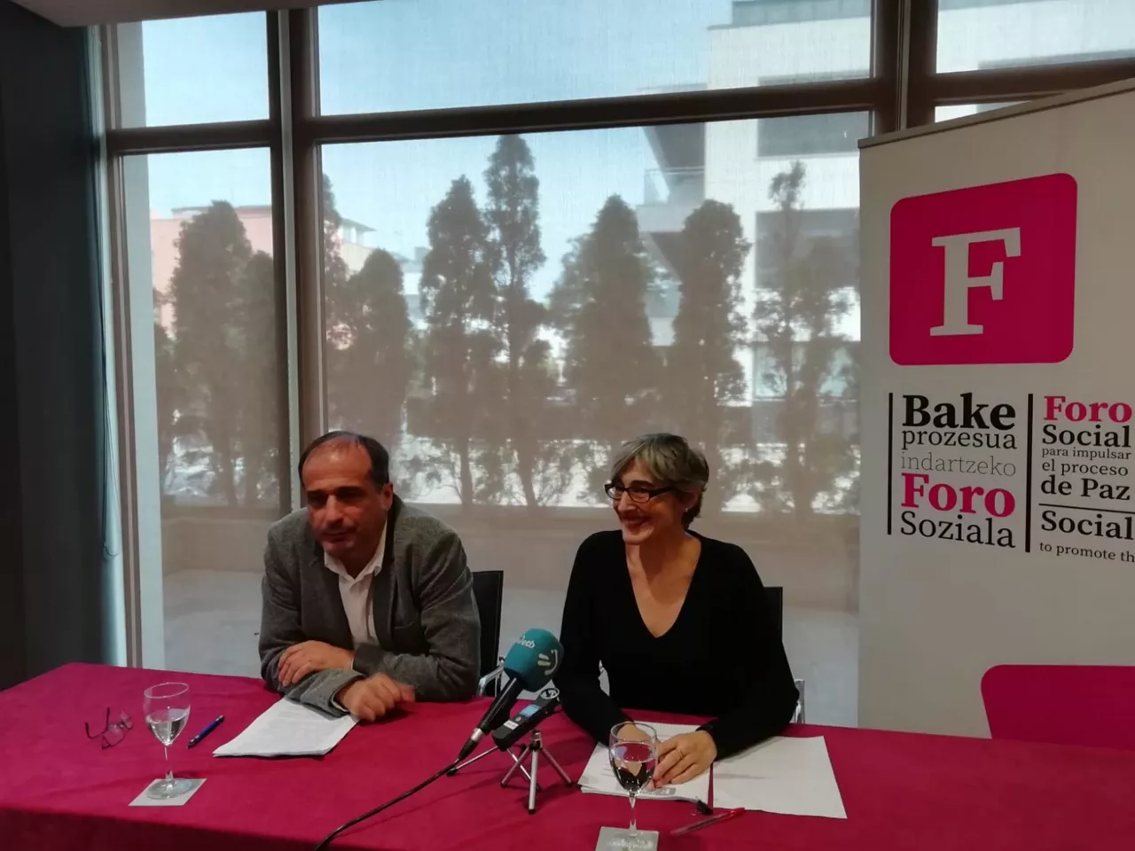 Agus Hernan eta Nekane Altzelai. Artxiboko argazkia: @ForoSoziala
