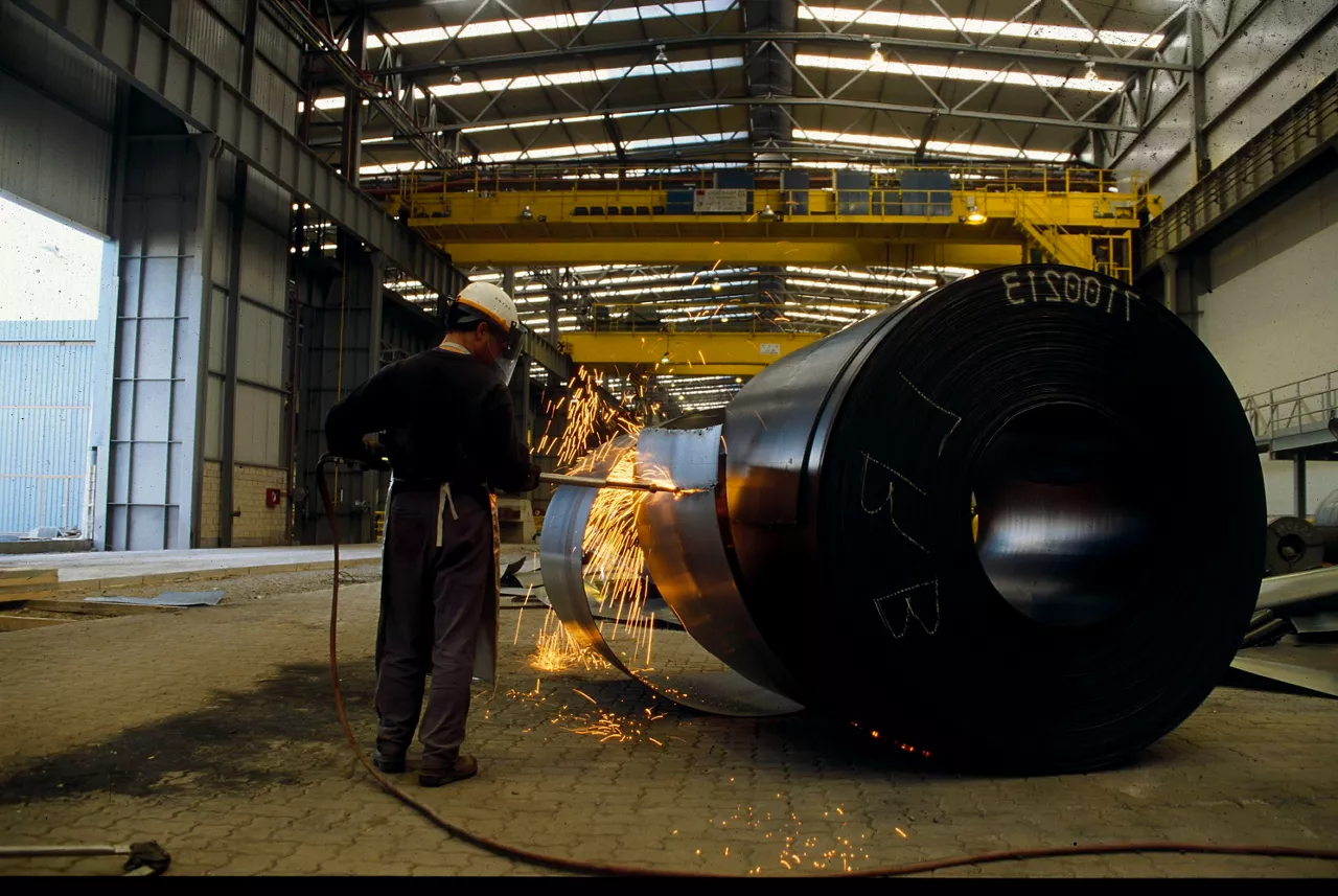 Un trabajador de la industria. Foto de archivo: Irekia.