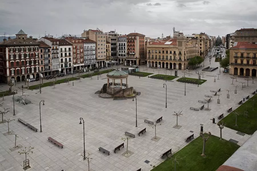GAZTELU PLAZA CASTILLO PAMPLONA VACIO COVID iruña hutsik coronavirus konfinamendua confinamiento