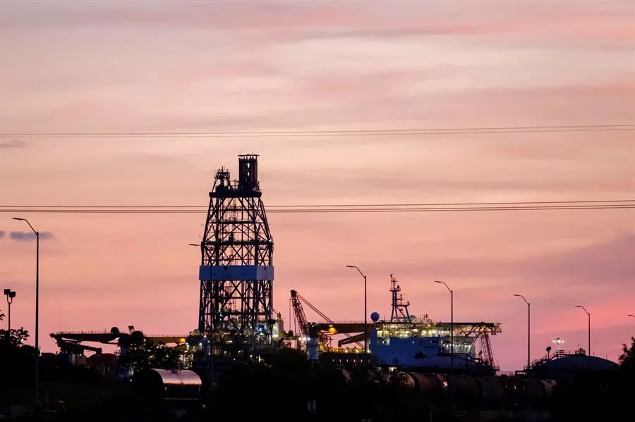 El precio del barril de petróleo enfila los 100 dólares. Foto: EFE