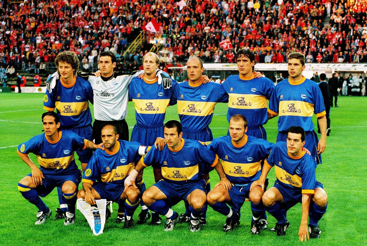 2001eko UEFAko finaleko Alavesen hamaikakoa