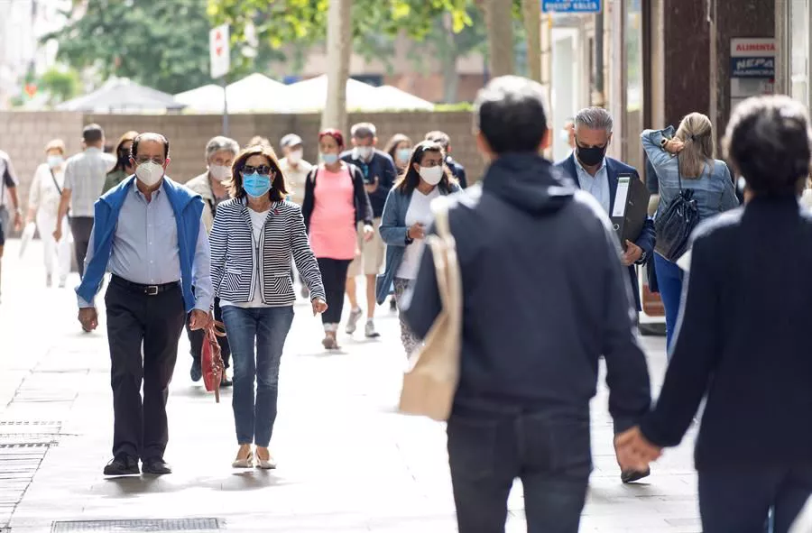 Gasteiz jendea maskara koronabirusa