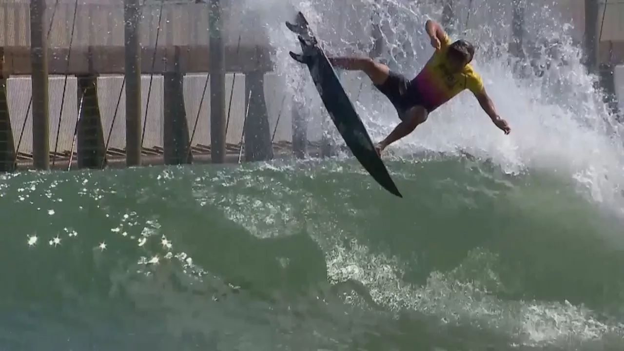 Hace unos días Kelly Slater anunció su retirada de la competición.