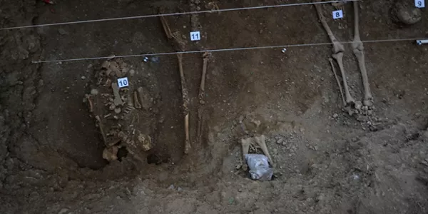 Aurkitutako hezurrak. Argazkia: Rafa Zubiria.