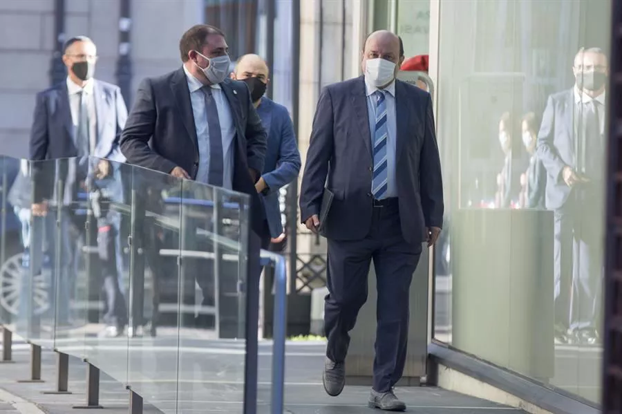 Unai Hualde y Andoni Ortuzar. Foto: EFE