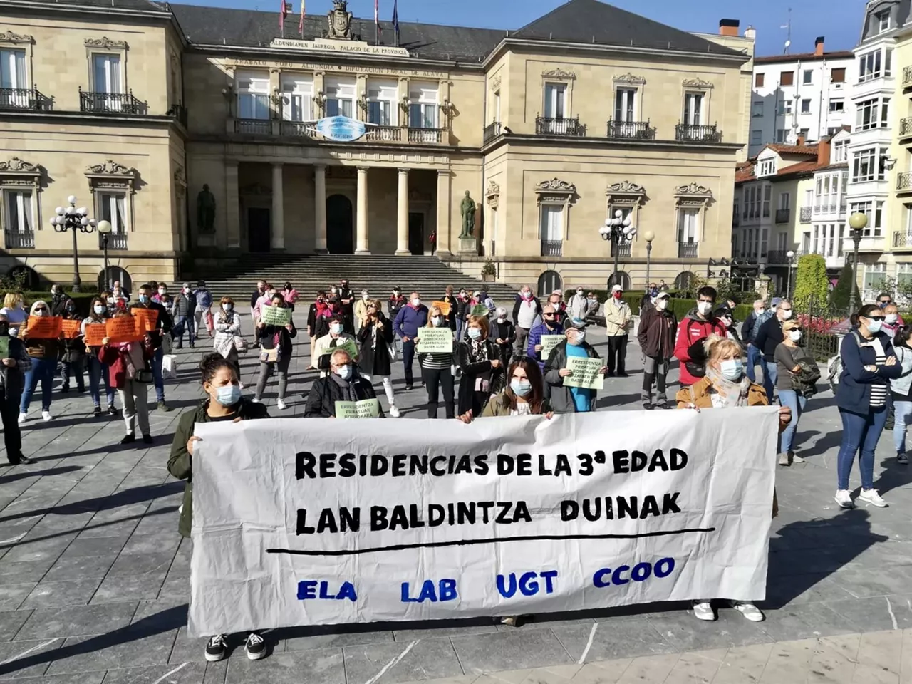 Protesta de las trabajadoras de las residencias de Álava