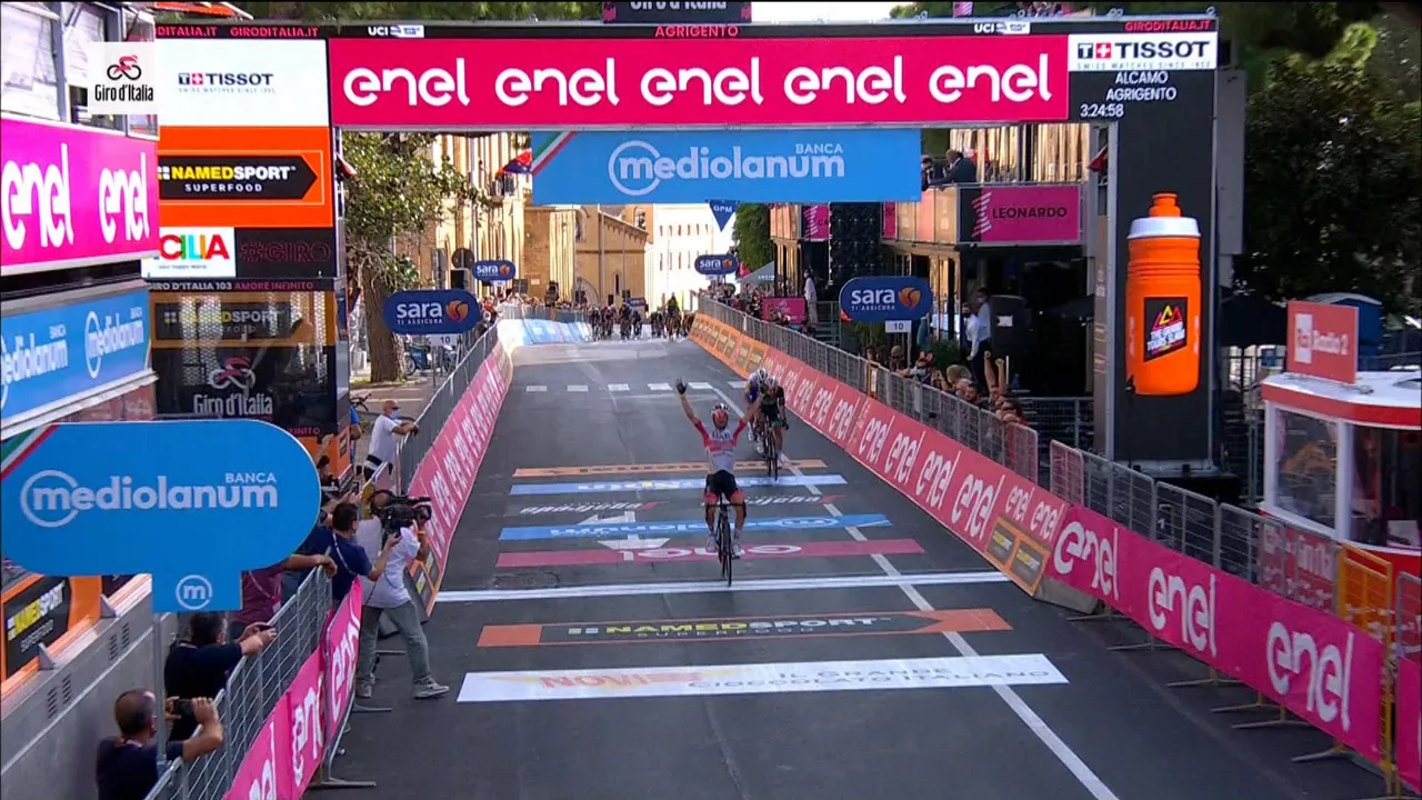 Diego Ulissi, ganador de la 2ª etapa del Giro de Italia 2020. Foto cogida del vídeo