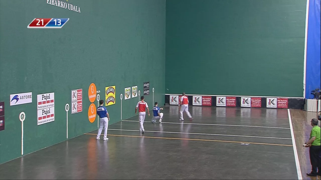 Olaizola-Urrutikoetxea vs Ezkurdia-Martija (22-13). Foto cogida del vídeo