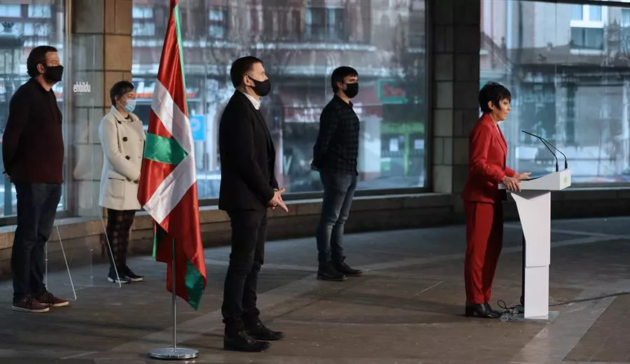 Otegi eta Iriarte, besteak beste, Gernikan. Argazkia: Efe