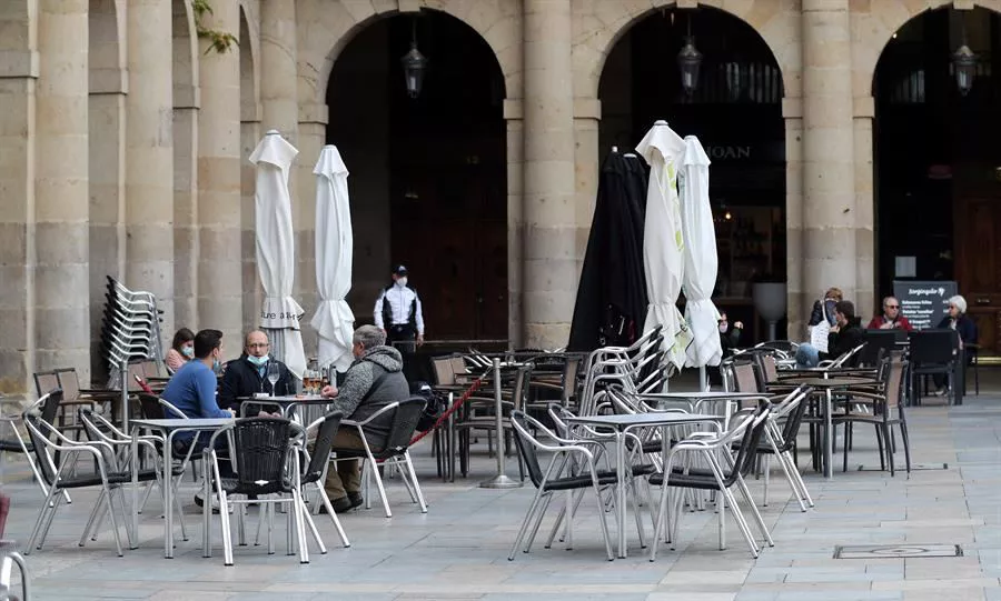 Bilboko Plaza Barriko terraza bat