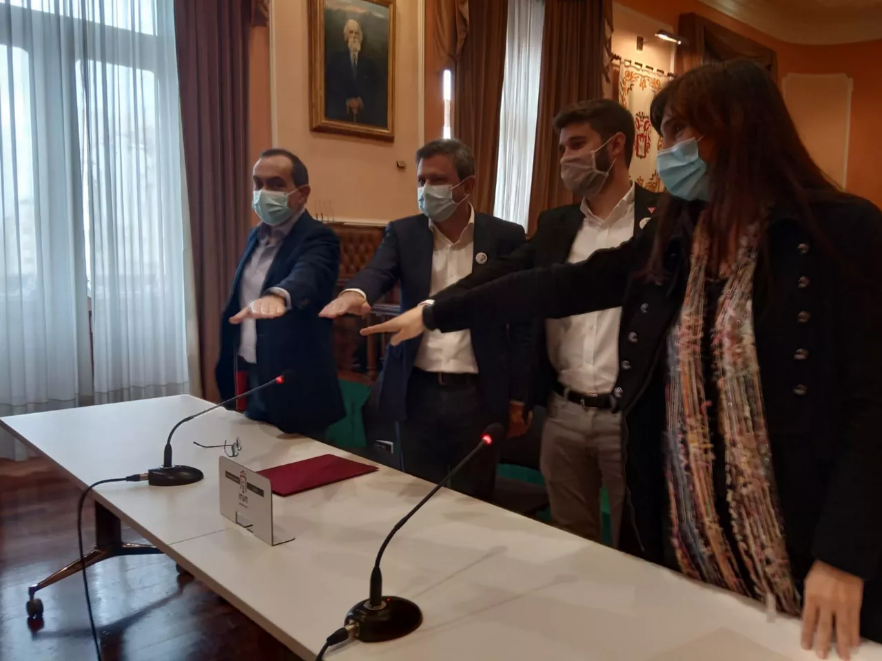 Jose Antonio Santano, Irungo alkatea, ezkerretik hasita bigarrena