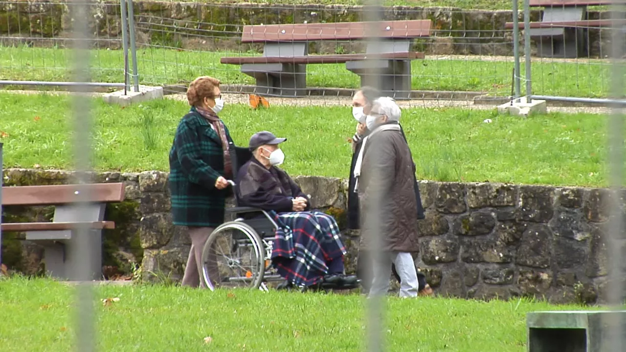 Residentes de un centro para la tercera edad.